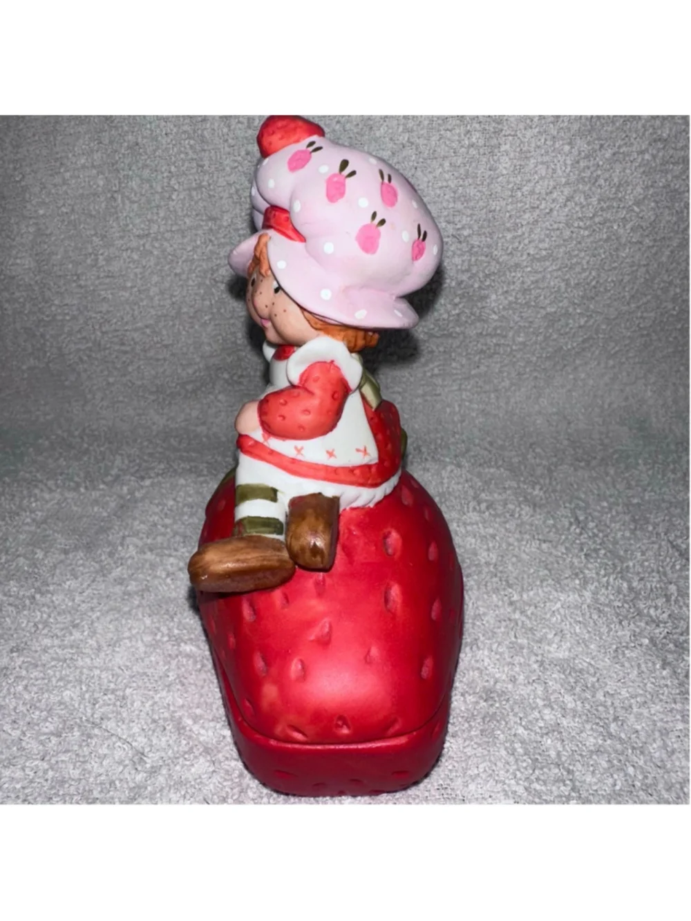 VTG 1981 Sweet Treasures Strawberry Shortcake Porcelain Hand Painted Trinket Box